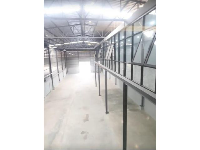 ให้เช่าโกดังสำนักงาน 1400 ตรม. ติดถนนใหญ่ ย่านวัชรพล ใกล้ทางด่วน