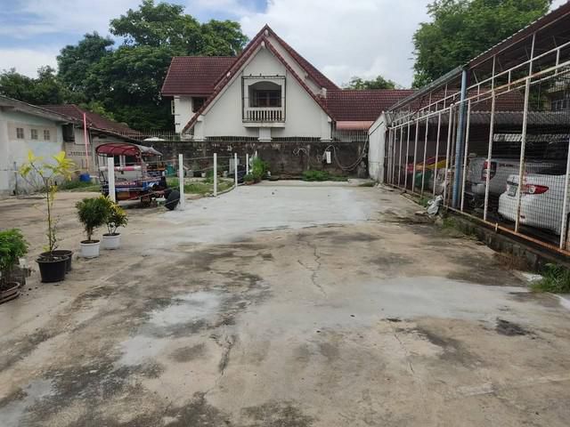 ขายที่ถมและเทปูนแล้วบริเวณถ.จันทน์ 51 แยก 9