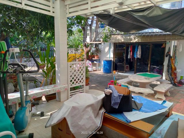 ขายบ้านเดี่ยวหลังมุม  2 หลัง ใหญ่ในพื้นที่ 100 ตรว.