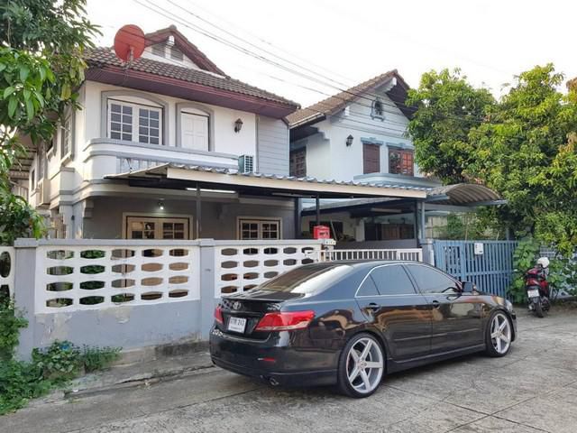 ให้เช่าบ้านแฝด 2 ชั้น 3 ห้องนอน โกลเด้นเพลช วัชรพล