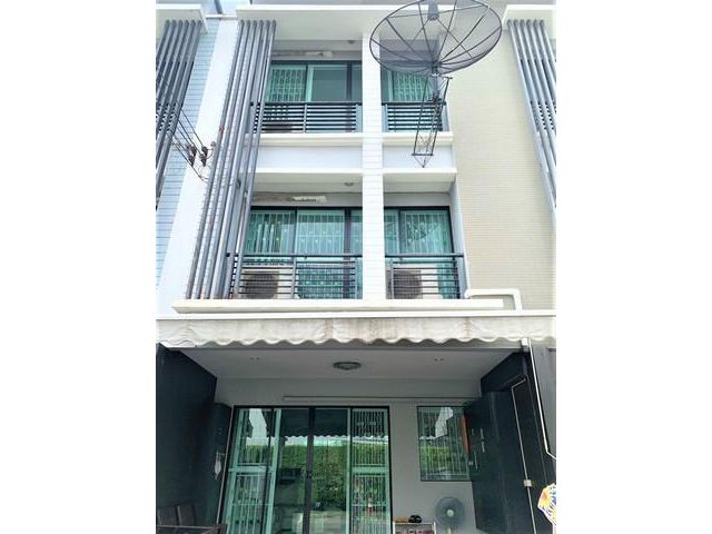 ขายทาวน์โฮม 3 ชั้น หมู่บ้านกลางเมืองพระราม 9 รามคำแหง 39