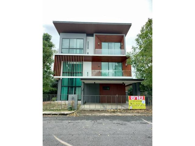 ขายด่วน บ้านเดี่ยว 3 ชั้น 74 ตร.วา หมู่บ้านเอกลักษณ์    เชียงใหม่