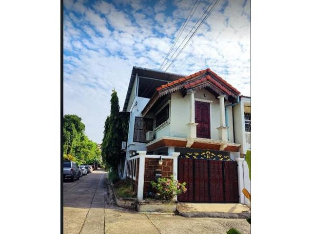 ขายทาวน์โฮม2ชั้น  ใกล้BTSอุดมสุข 200 เมตร ระยะเดิน ซอยสุขุมวิท68