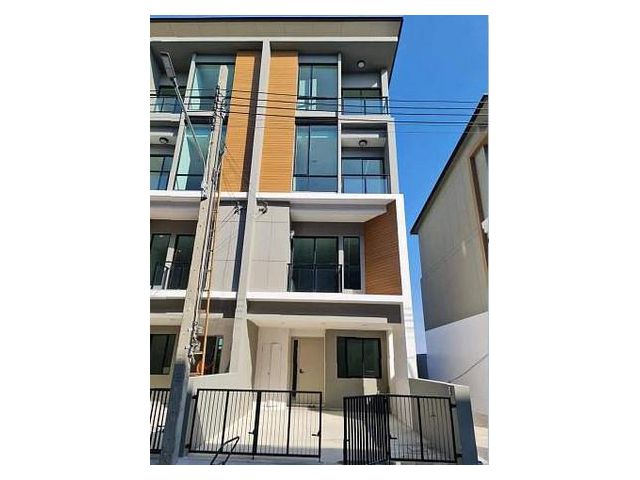 ให้เช่าทาวน์โฮม 3 ชั้นครึ่ง Premium Place พหลโยธิน-รามอินทรา