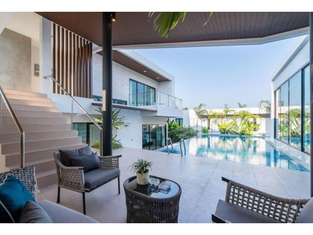 ขายบ้าน พูล วิลล่า ติดทะเล At Movenpick Pattaya