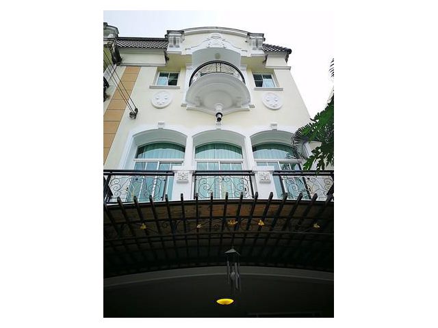 ให้เช่าทาวน์โฮม 3 ชั้น The Metro พระราม9