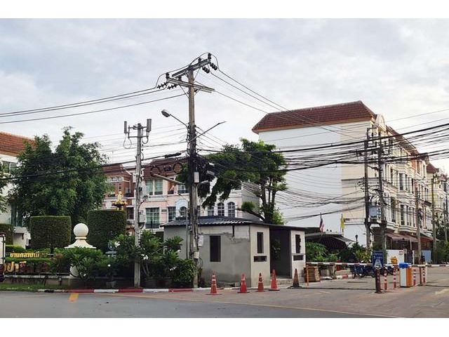 ทาวน์โฮมหมู่บ้านปารีส-รัชวิภา ย่านจตุจักร
