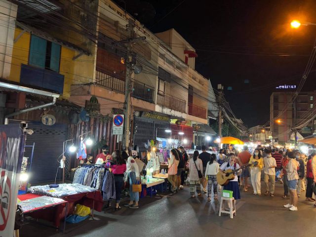 ขายที่ดินพร้อมสิ่งปลูกสร้าง  ถนนวัวลาย 30ล้าน