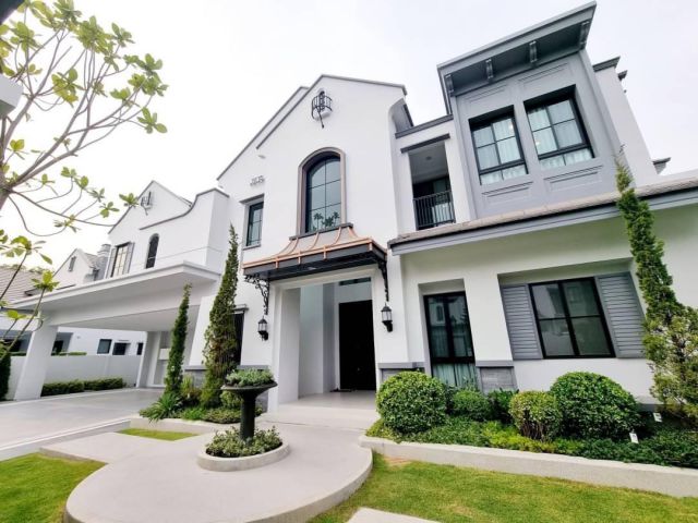 House for rent ให้เช่าบ้านเดี่ยวหรู2ชั้นย่านกรุงเทพกรีฑา ราคา 700,000 บาท  ศรีนครินทร์-ร่มเกล้า หมู่บ้านนันทวัน พระราม9-