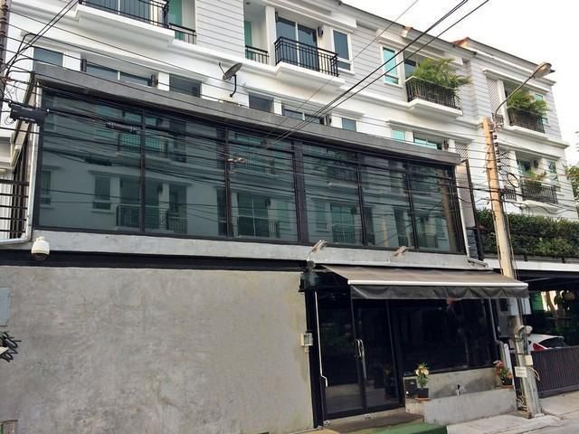 ขายโฮมออฟฟิศ 4 ชั้น 2 คูหา โครงการเนอวานา พาร์ค ซอยรามคำแหง 53