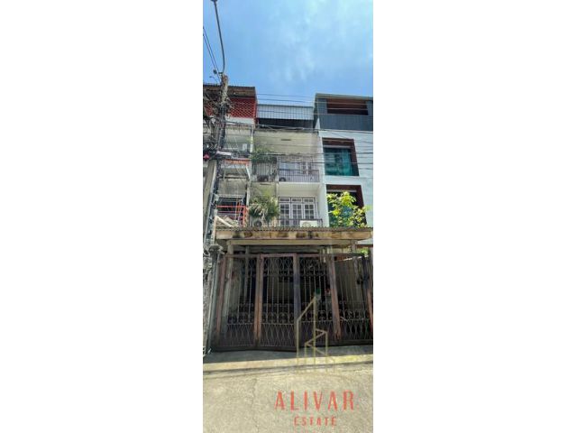 ให้เช่า ทาวน์เฮ้าส์ 4 ชั้น ซ. พหลโยธิน 7 ใกล้ บีทีเอสอารีย์