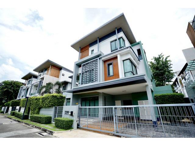 ขายบ้าน 3 ชั้น นาราสิริ ไฮด์อเวย์  63.9 ตร.วา 5 น