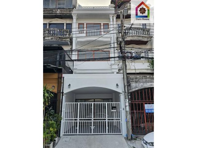 ขายทาวน์โฮม 4 ชั้น ลาดพร้าว 122 แยก 13 (ซอยมหาดไทย) รีโนเวทใหม่