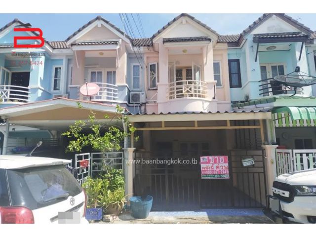 ทาวน์เฮาส์ ร่มโพธิ์ เนื้อที่ 18 ตรว. ถนนบางกรวย-ไทรน้อย อ.บางบัวทอง จ.นนทบุรี