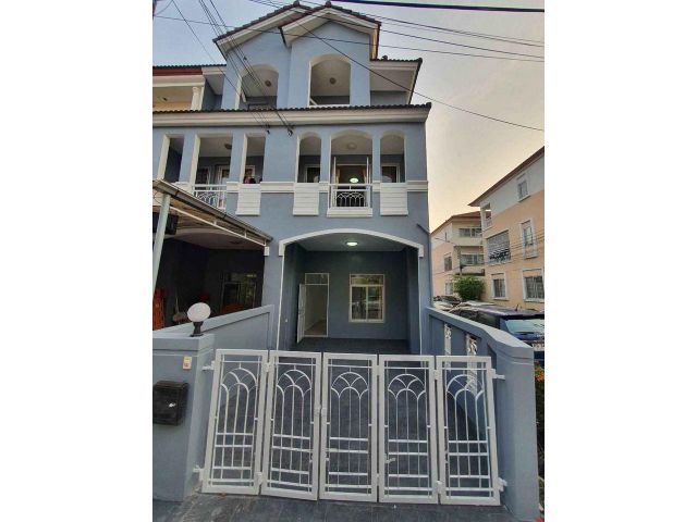 ให้เช่า ทาวน์เฮ้าส์ 3 ชั้น The Balcony Home เฉลิมพระเกียรติร 9 ซอย 28 ( เยื้องสวนหลวงร 9)