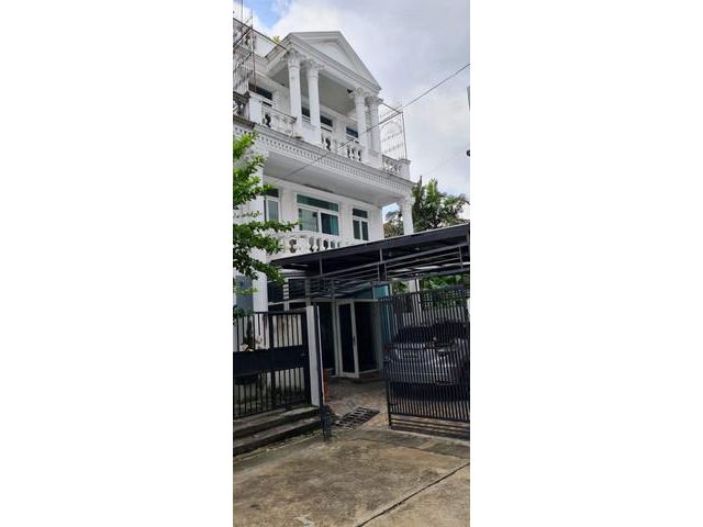 ให้เช่าทาวน์โฮม 3ชั้น ถนนสุขุมวิท พระโขนง ปรีดีพนมยงค์