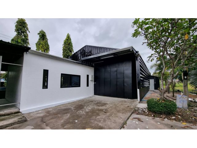 BAT324 ให้เช่าโกดัง โรงงาน ใหม่ ขนาด 200ตรม. ใกล้ตลาดจตุจักรชลบุรี