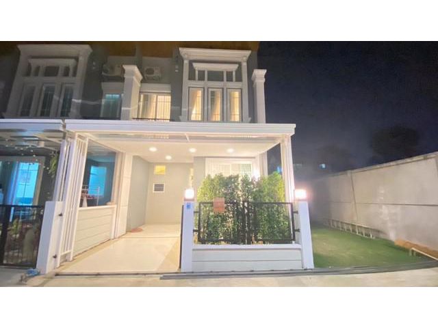 ให้เช่าทาวน์โฮม 2ชั้น หลังมุม Golden neo สุขุมวิท ลาซาล