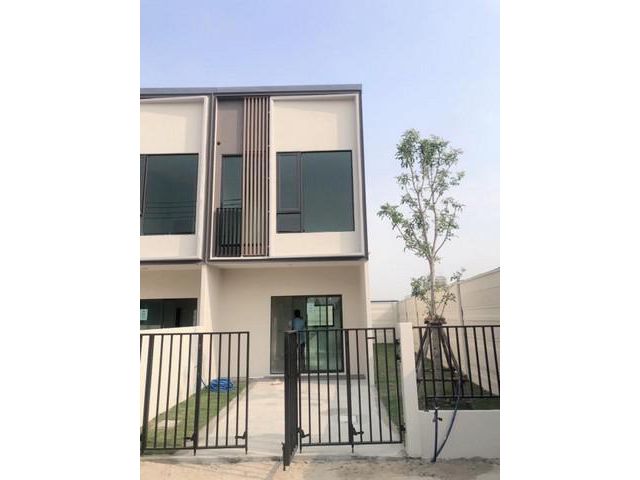 ให้เช่าทาวน์โฮม 2ชั้น หลังมุม โครงการอัลติจูด คราฟ บางนา ถนนบางนา