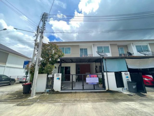 หมู่บ้านพฤกษา110  แจ้งวัฒนะ - ราชพฤกษ์ ภายในโครงการมีสนามหญ้าและสนามเด็กเล่นส่วนกลาง มาพร้อมระบบรักษาความปลอดภัย 24 ชม. (รปภ.) กล้องวงจ