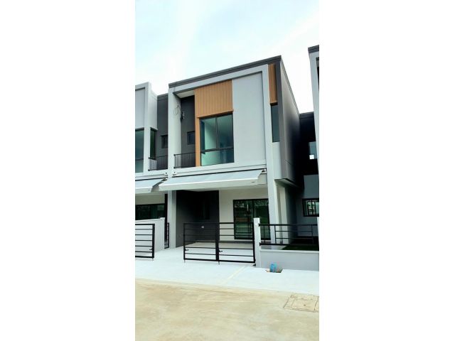 Town home for rent ให้เช่าทาวน์โฮม2ชั้นตกแต่งพร้อมอยู่ ย่านบางนา โครงการพลีโน่สุขุมวิท-บางนา 2 บ้านใหม่