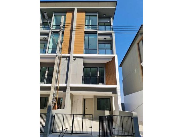 ให้เช่าโฮมออฟฟิศ 3.5 ชั้น หลังมุม Premium Place พหลโยธิน-รามอินทร