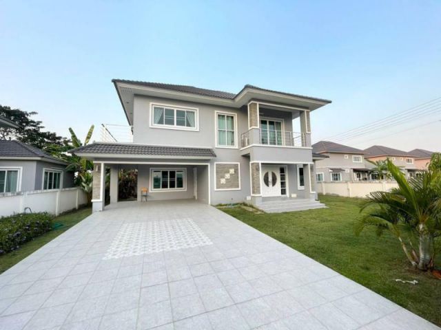 บ้านหลังใหญ่ให้เช่า โครงการหรูมีสระว่ายน้ำ