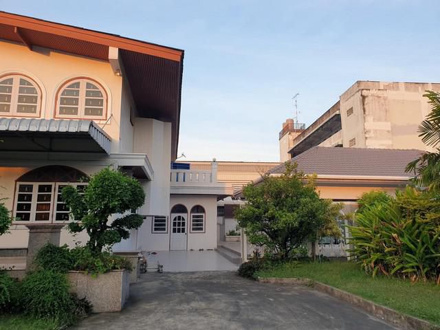 ขายบ้านเดี่ยว 2 ชั้น ถนนพัฒนาการ 69 แยก 9 หมู่บ้านผาสุกสันติ พื้น 360 ตรว. บ้านสภาพดี มี 2 หลัง พึ่งรีโนเวทใหม่   บ้านสภ