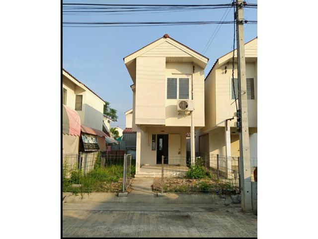 บ้านเดี่ยว 2 ชั้น พร้อมอยู่ น้ำไฟพร้อม ใกล้สถานที่ราชการ ตลาด ตัวเมืองไม่ไกล เดินทางสะดวก ราคาถูก