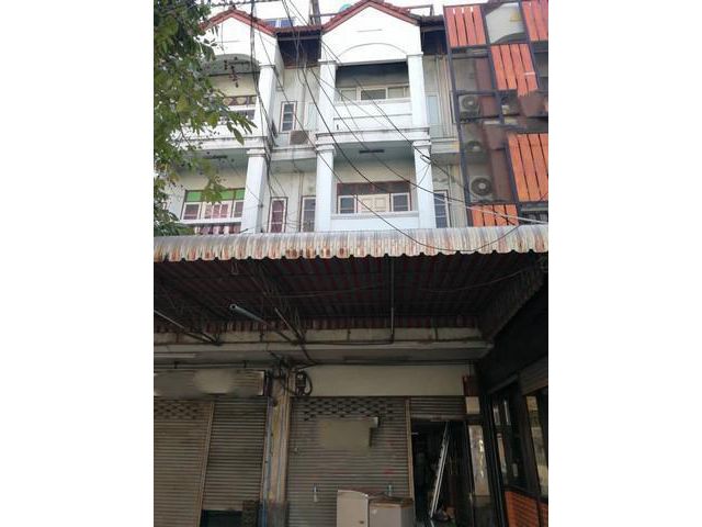 Building for rent ขายอาคารพาณิชย์4ชั้นริมถนนย่านลาดพร้าว-วังหิน โชคยัย4 ตึกอายุ30ปี หันหน้าทิศตะวันออกเฉียงเหนือ