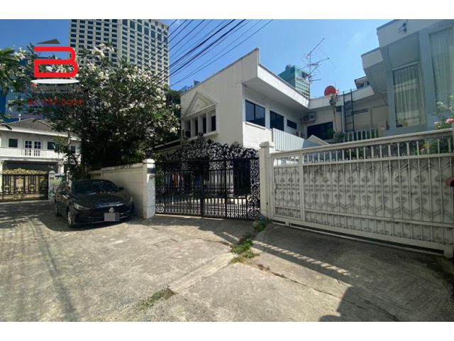 บ้านแฝด ซอยสุขุมวิท 12 เนื้อที่ 52.2 ตารางวา ใกล้เทอร์มินอล 21 อโศก ถนนสุขุมวิท แขวงคลองเตย เขตคลองเตย กรุงเทพมหานคร