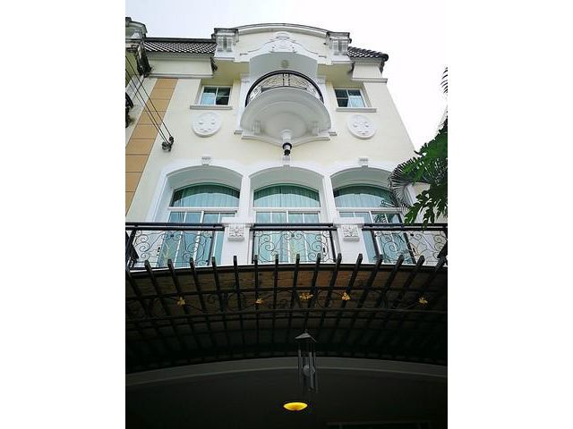 ให้เช่าทาวน์โฮม 3 ชั้น หมู่บ้านเดอะเมทโทร พระราม 9