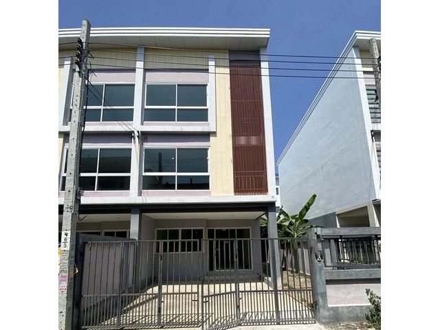 ขายทาวน์โฮม 3 ชั้น 30ตรว ซอยโชคชัย 4