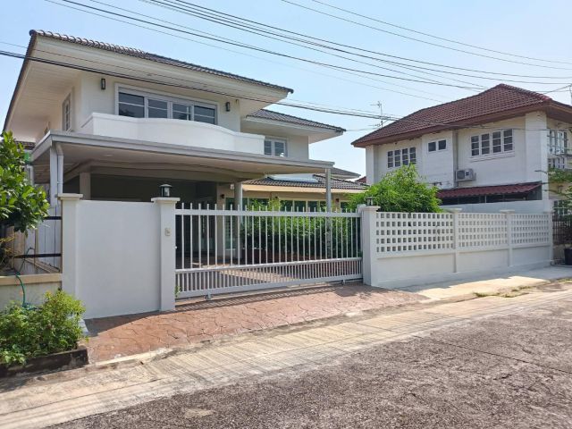 ขายบ้านมือ2 หมู่บ้านโชคชัยปัญจทรัพย์44รีโนเวทพร้อมอยู่ราคาถูกมาก