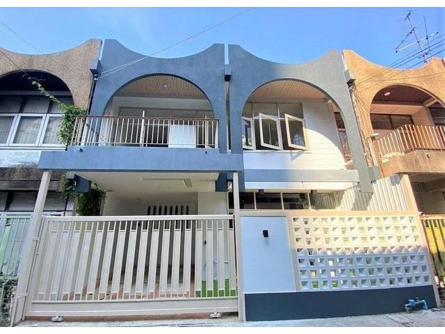 บ้านให้เช่า ทาวน์เฮ้าส์ 2ชั้น หมู่บ้านสวนเจริญใจ ซอยเอกมัย12
