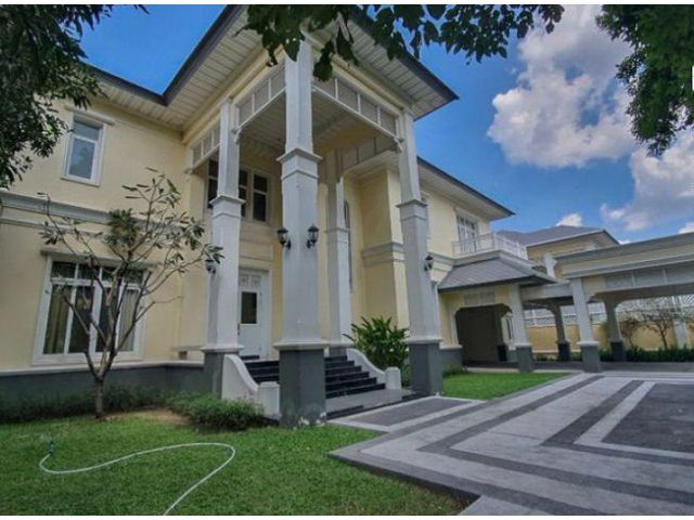 ขายคฤหาสน์สุดหรู The Royal Residence เกษตร-นวมินทร์ ที่ดิน 196 ตารางวา พื้นที่ใช้สอยกว่า 500 ตารางเมตร บ้านหันหน้าทางทิศ
