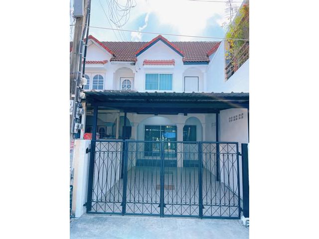 ขายทาวน์เฮ้าส์รังสิยา 2 นอน 2 น้ำ ตรงข้ามแฟชั่นไอส์แลนด์ รีโนเวดใหม่ แถมเฟอร์นิเจอร์ทั้งหลัง ซอยรามอินทรา 64