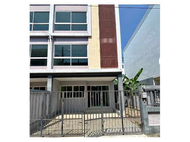 ขายทาวน์โฮม 3 ชั้น เนื้อที่ 30 ตรว.ย่านลาดพร้าว-วังหิน โชคชัย 4 ซ