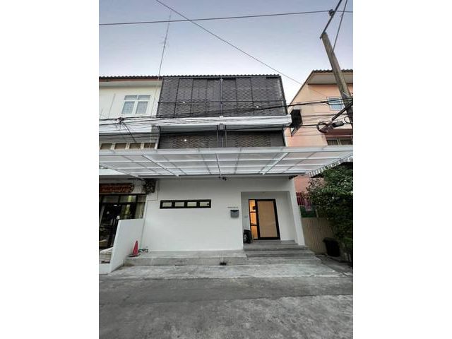 ขายบ้าน3ชั้น ขนาด 24 ตร.ว สาทรซอยนาราธิวาส 22