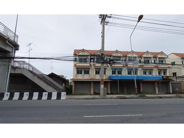 อาคารพาณิชย์ 3 ชั้น หมู่บ้าน จักรไพศาล ติดถนน บ้านบึง ชลบุรี