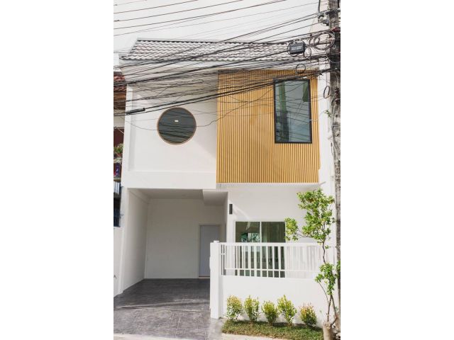 #ขายบ้านเมืองเชียงใหม่ สไตล์ minimal ใกล้ม.พายัพ เนื้อที่ 17 ตร.ว. ราคา 2.29 ล้าน (โอนคนละครึ่ง)