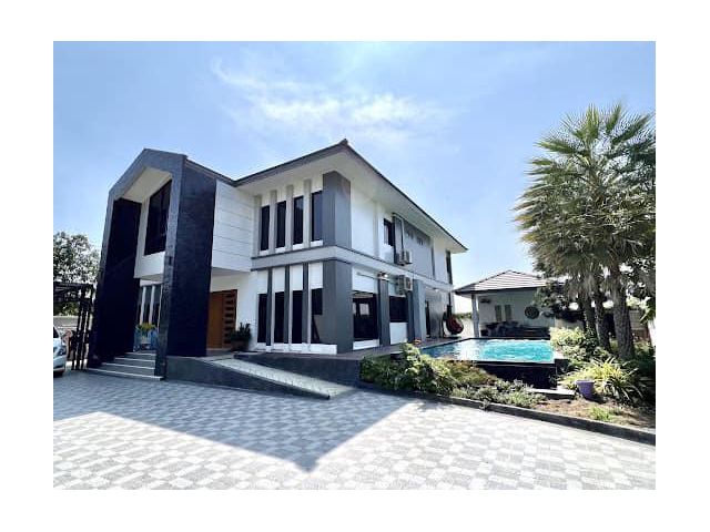ขายบ้านเดี่ยว Pool Villa หลังใหญ่ 2 ชั้น ปลูกสร้างเอง เนื้อที่ 200 ตารางวา พร้อมเฟอร์นิเจอร์ทั้งบ้าน พร้อมอยู่ ใกล้ รร.ไ