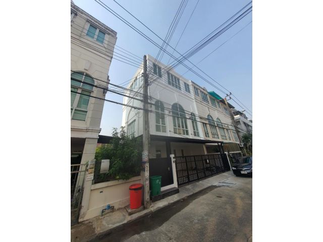 ให้เช่าทาวน์โฮม 3.5 ชั้น โครงการเดอะพาร์ค ลาดพร้าววังหิน 76