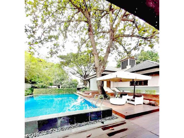 บิ้วอิน คฤหาสน์ BTS เอกมัย  ดองกิ มอลล์ ทองหล่อ เฟอร์หรูครบ  Pool