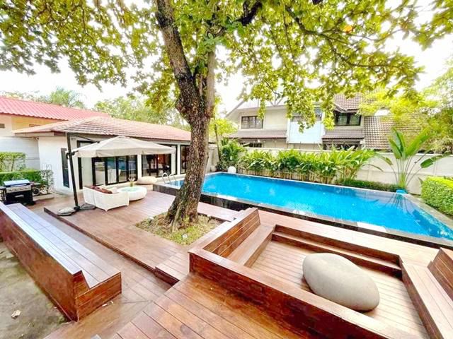 ทองหล่อ ดองกิ มอลล์  เฟอร์หรูครบ บิ้วอิน คฤหาสน์ Pool Villa 5นอน