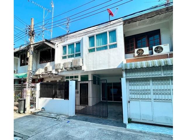 ให้แจ้งรหัส BS03-023  ทาวน์เฮ้า 2 ชั้น สาทร ถ.จันทน์ 16/7