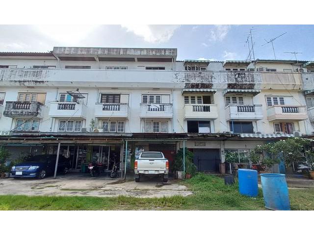 ขายอาคารพาณิชย์ 2.5 ชั้น  หมู่บ้าน แฮปปี้เวิลด์ อำเภอเมืองชลบุรี