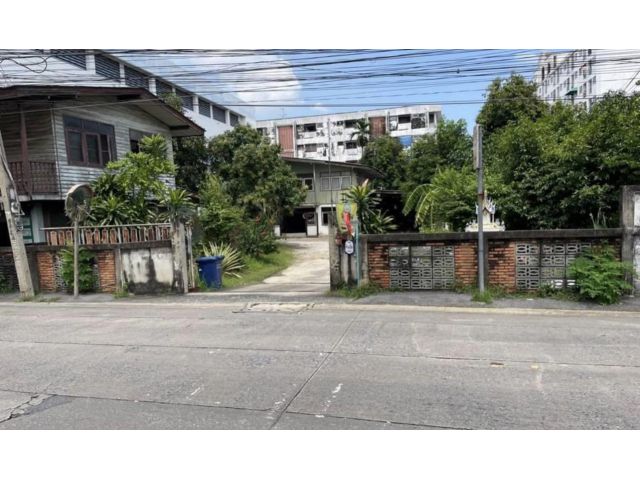 PK537ขายที่ดิน 1 ไร่ 323 ตรว  พิกัด โชคชัย 4 ซอย 18 ขาย 120 ล้าน ที่ดิน พร้อมสิ่งปลูกสร้าง จำนวน 6 หลัง พร้อมห้องเช่า