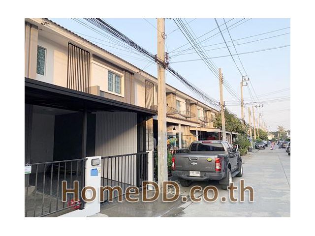 ขายด่วนมาก ทาวน์เฮ้าส์ 2 ชั้น หมู่บ้านพฤกษา 86/1 ซอยวัดศรีวารีน้อย ลาดกระบัง กรุงเทพมหานคร T-6293