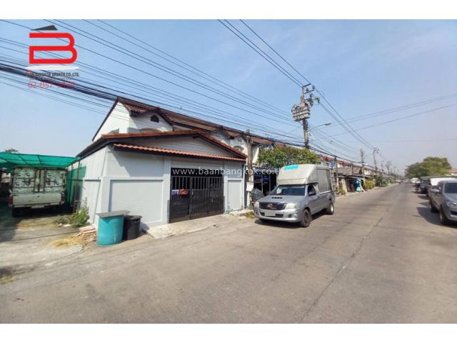 ทาวน์เฮาส์ หมู่บ้าน พนาสนธิ์ 2 ซ.นิมิตใหม่ 1 เนื้อที่ 18.1 ตรว. ถนนนิมิตรใหม่ เขตมีนบุรี